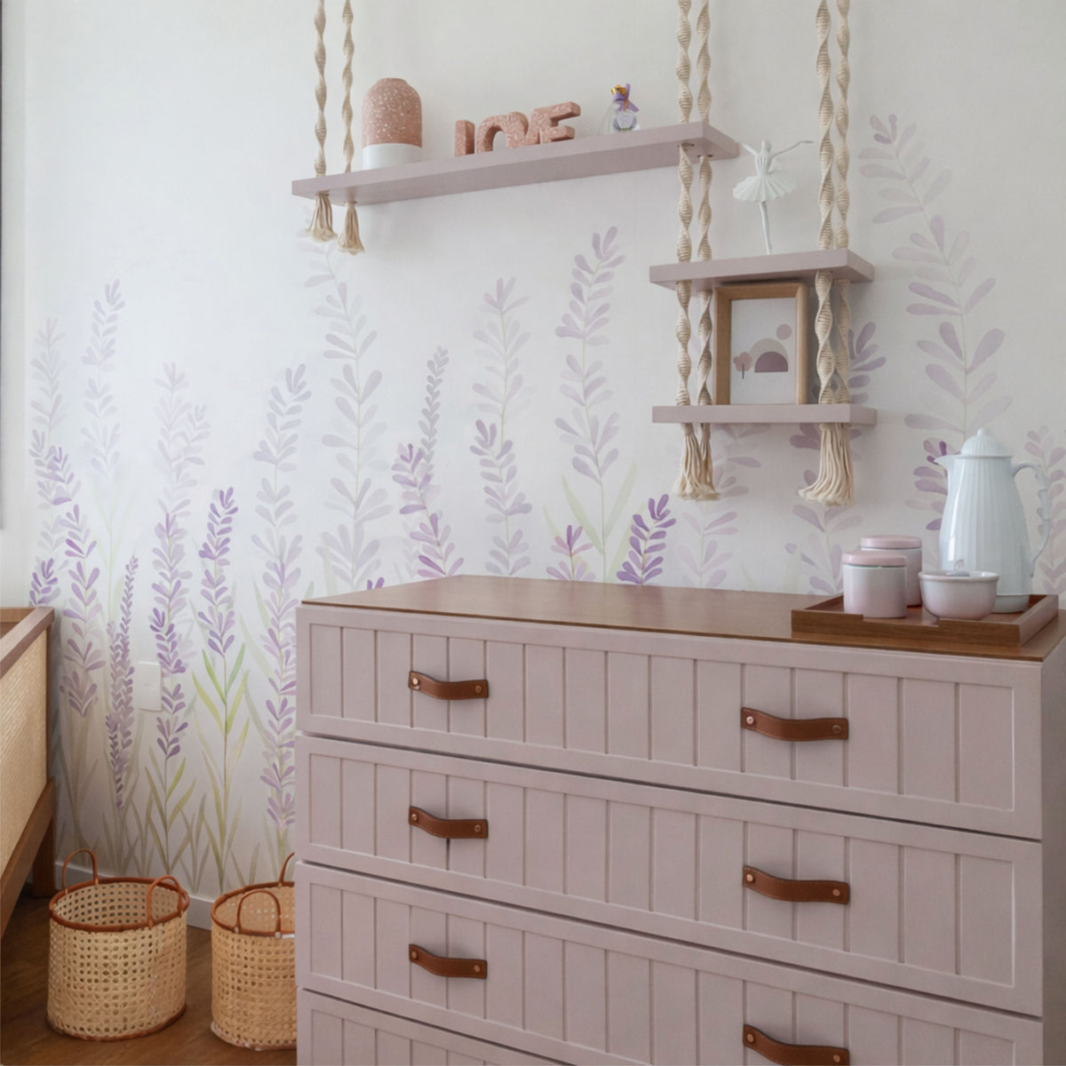 Lavender mural, lavender illustration, in a decorated room – photo by @sorellekids