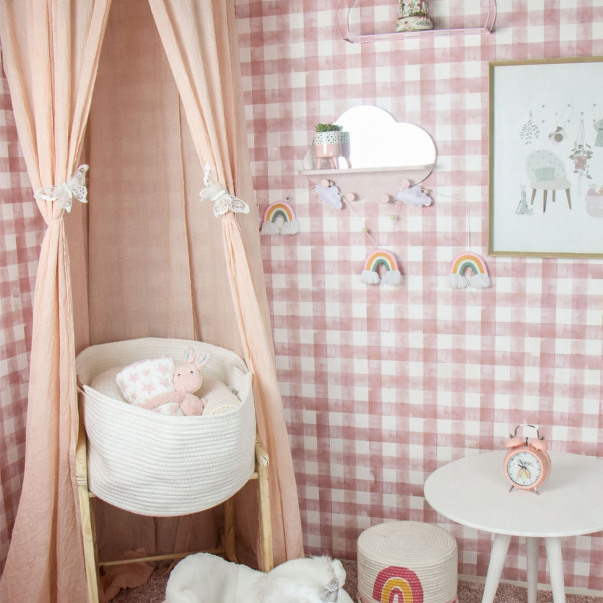 Watercolor Vichy wallpaper in blue with a soft check pattern, in a decorated room – photo by @modalibaby